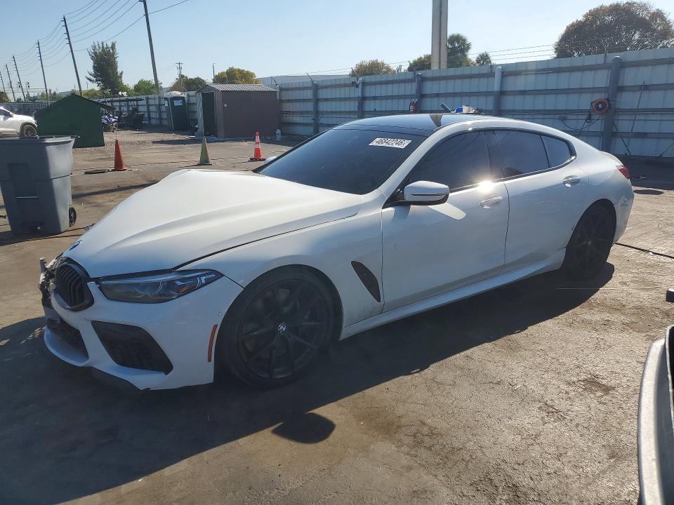 2022 BMW M8
