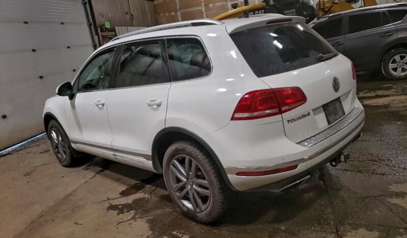 
								2015 Volkswagen Touareg full									