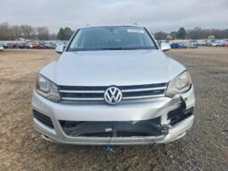 
										2014 Volkswagen Touareg full									