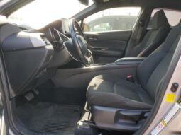 
										2019 Toyota C-hr full									