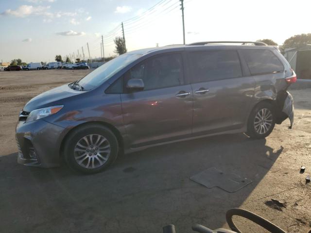 2020 Toyota Sienna xle