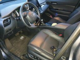
										2022 Toyota C-hr full									