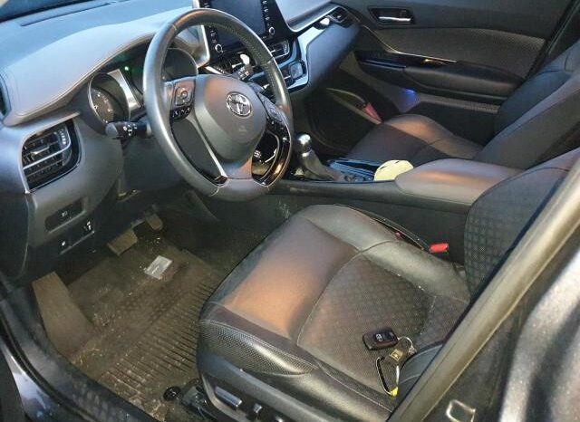 
								2022 Toyota C-hr full									