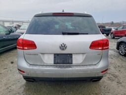 
										2014 Volkswagen Touareg full									