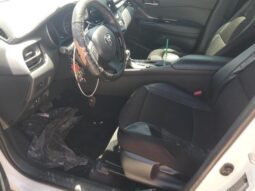 
										2021 Toyota C-hr full									