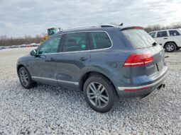 
										2015 Volkswagen Touareg full									