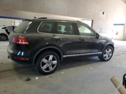
										2014 Volkswagen Touareg full									