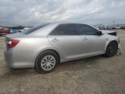 
										2012 Toyota Camry hybr full									