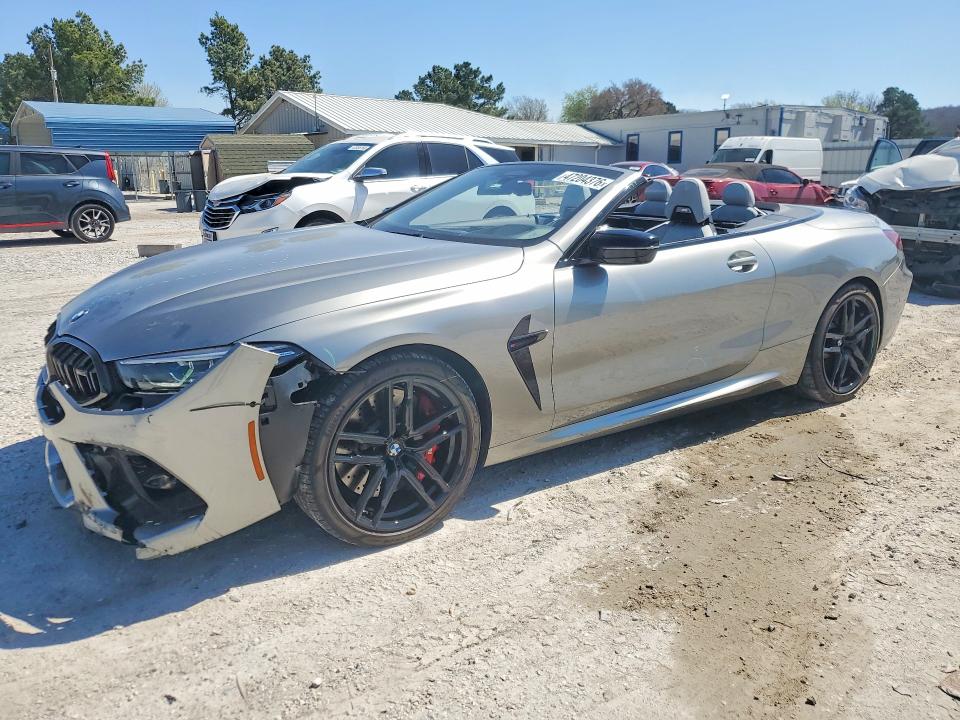 2022 BMW M8