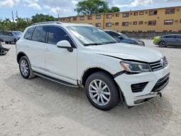 
										2017 Volkswagen Touareg full									