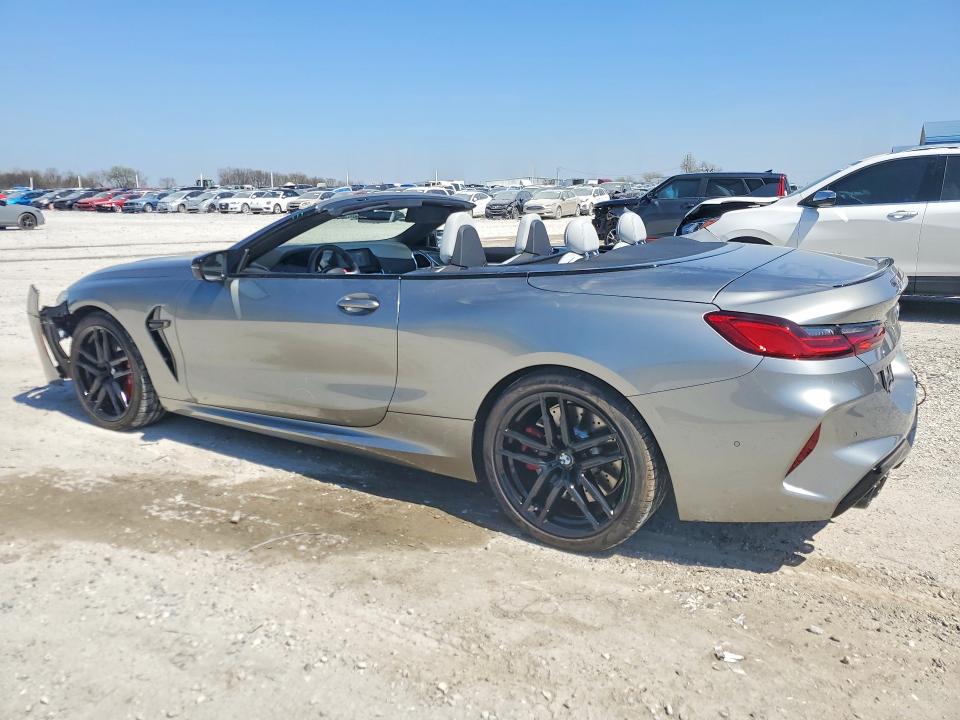 2022 BMW M8