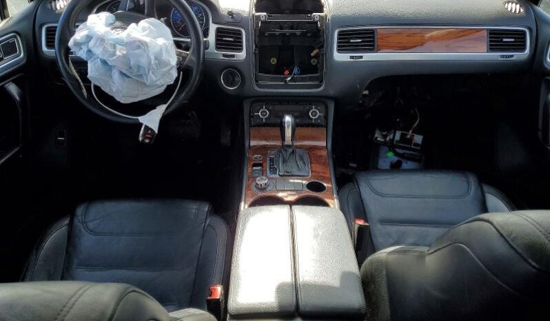 
								2011 Volkswagen Touareg full									