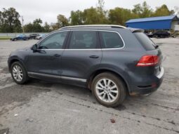 
										2013 Volkswagen Touareg full									