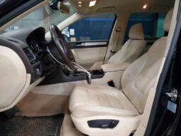 
										2013 Volkswagen Touareg full									