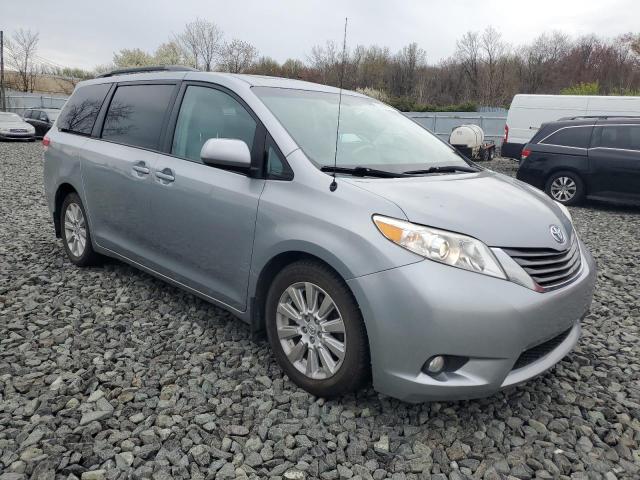 2013 Toyota Sienna xle