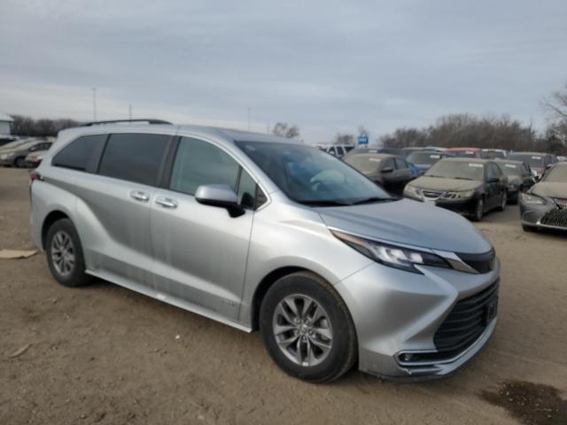 2021 Toyota Sienna xle