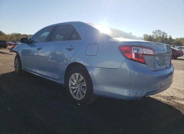 
								2012 Toyota Camry base full									