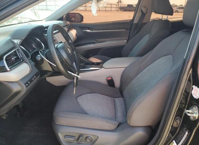 
								2020 Toyota Camry le full									