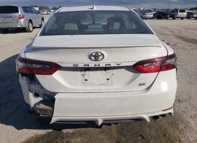 
								2021 Toyota Camry se full									