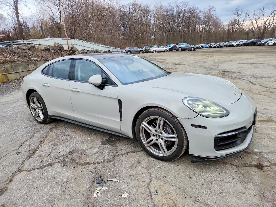 2022 Porsche Panamera