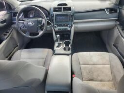 
										2014 Toyota Camry base full									