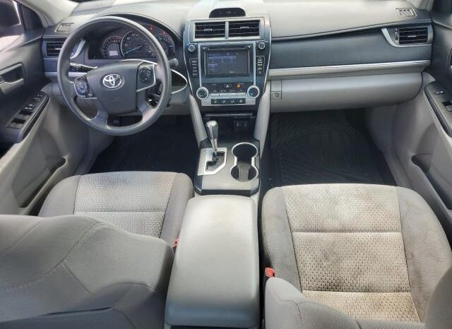 
								2014 Toyota Camry base full									
