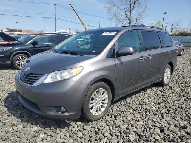 2012 Toyota Sienna