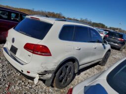 
										2013 Volkswagen Touareg full									