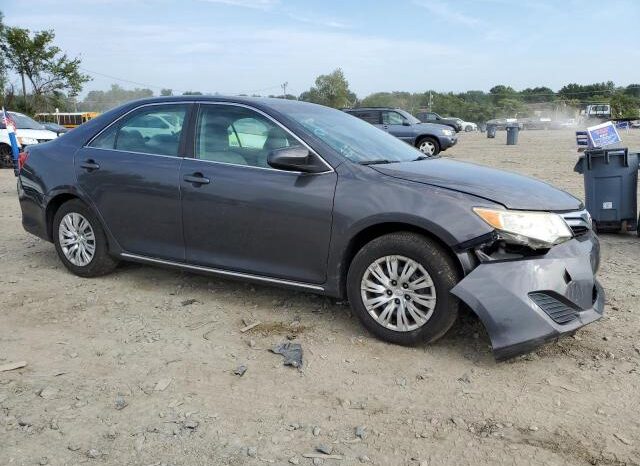 
								2012 Toyota Camry base full									
