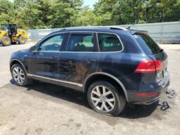 
										2014 Volkswagen Touareg full									