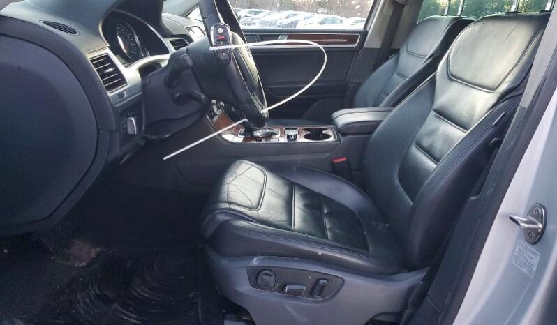 
								2012 Volkswagen Touareg full									