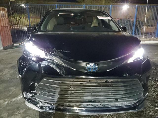 2022 Toyota Sienna xle