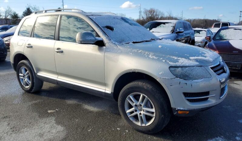 
								2008 Volkswagen Touareg full									