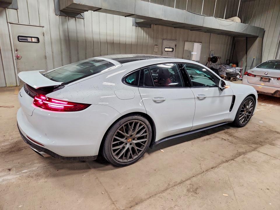2018 Porsche Panamera