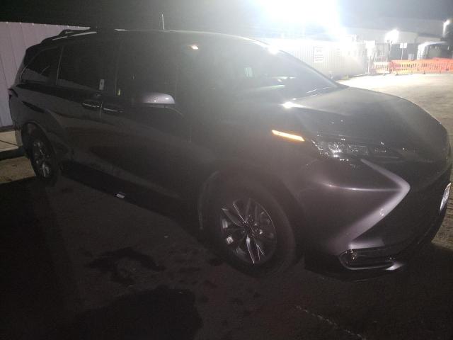 2022 Toyota Sienna xle