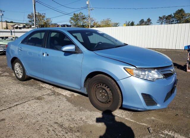
								2012 Toyota Camry base full									