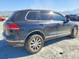 
										2015 Volkswagen Touareg full									