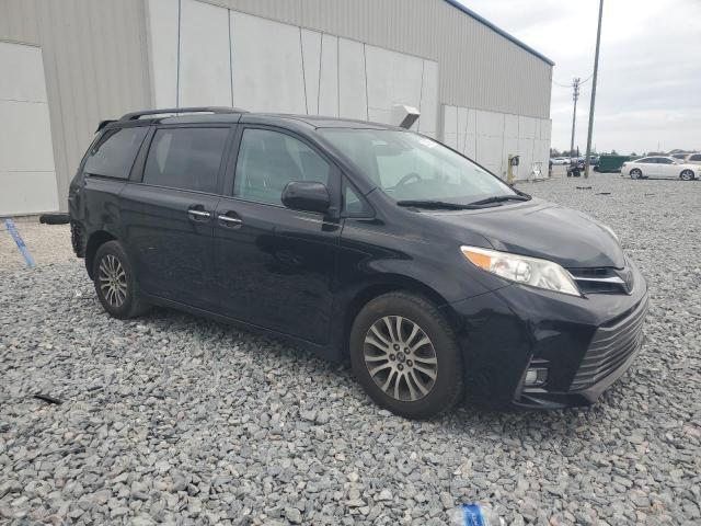 2020 Toyota Sienna xle