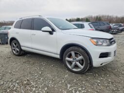 
										2013 Volkswagen Touareg full									