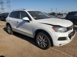 
										2014 Volkswagen Touareg v6 full									