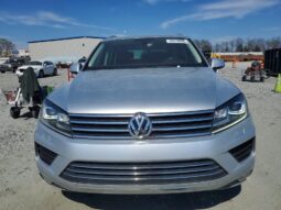 
										2016 Volkswagen Touareg full									