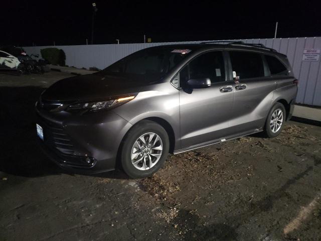 2022 Toyota Sienna xle