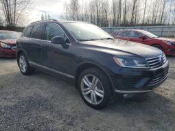 
										2015 Volkswagen Touareg full									