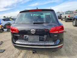 
										2015 Volkswagen Touareg full									