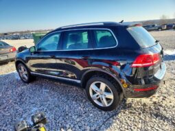 
										2013 Volkswagen Touareg full									