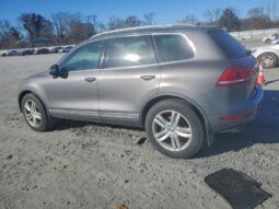 
										2014 Volkswagen Touareg full									