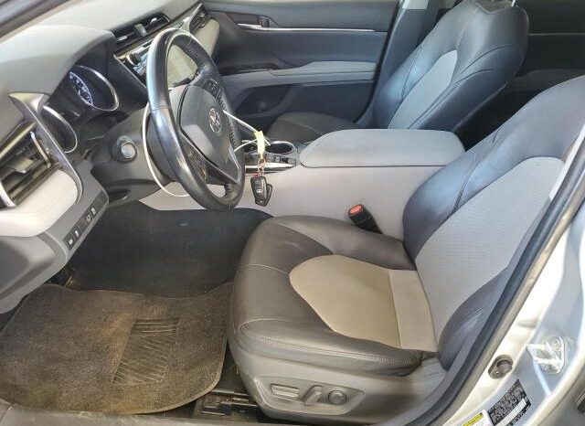 
								2020 Toyota Camry xle full									
