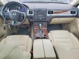
										2015 Volkswagen Touareg full									