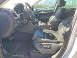 
										2016 Volkswagen Touareg full									