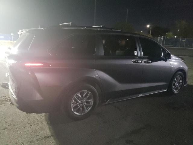 2022 Toyota Sienna xle